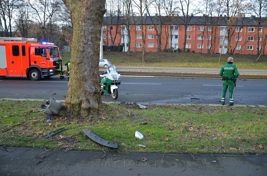 VU PKW Baum Koeln Muelheim Pfaelzischer Ring P018.JPG